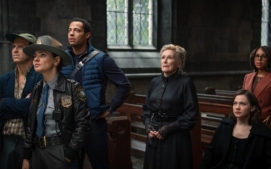 na-noze-knives-out-netflix-03