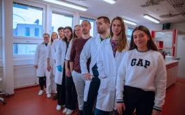 Janoshik zaměstnanci