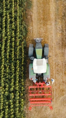 machinery_in_field_03