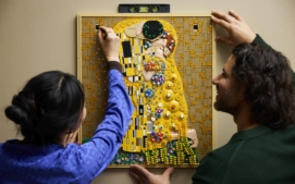 lego-gustav-klimt-polibek-obraz-08