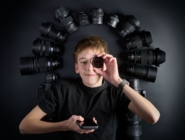 Patnáctiletý fotograf přírody Štěpán Třešňák s fotoaparátem