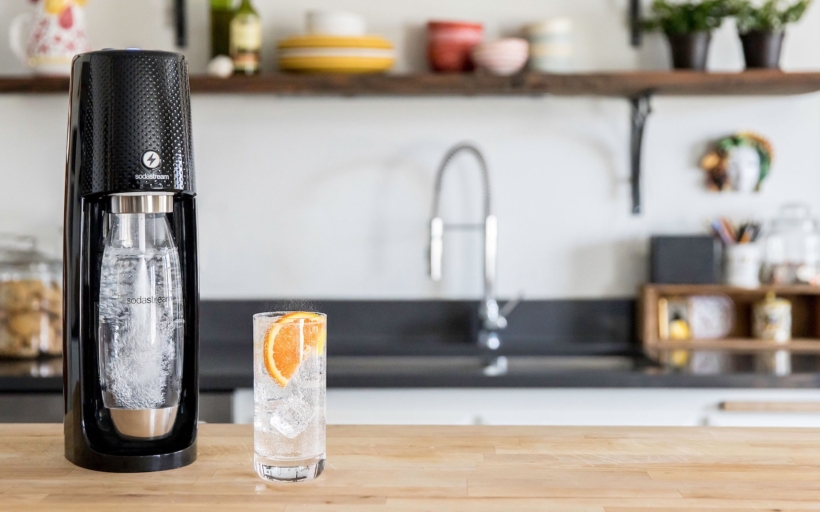 sodastream2-onetouch_black-in-kitchen_2