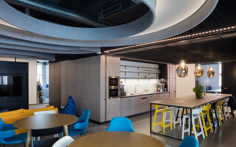 RelaxCommunity-Kitchen_Back_HubHub