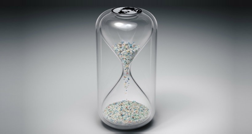 hourglass-microplastic1